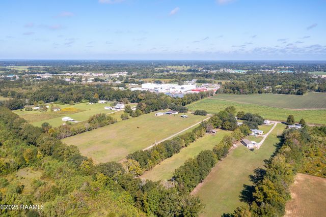 1060 Dupuis Road, Breaux Bridge, LA 70517