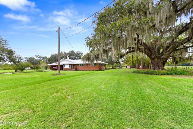 1060 Dupuis Road, Breaux Bridge, LA 70517