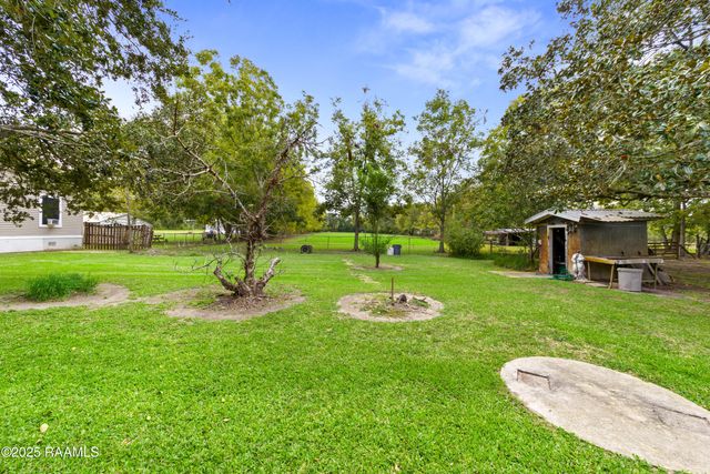 1060 Dupuis Road, Breaux Bridge, LA 70517