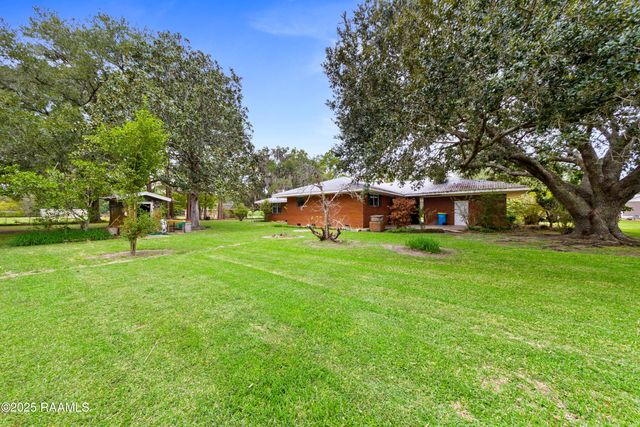 1060 Dupuis Road, Breaux Bridge, LA 70517