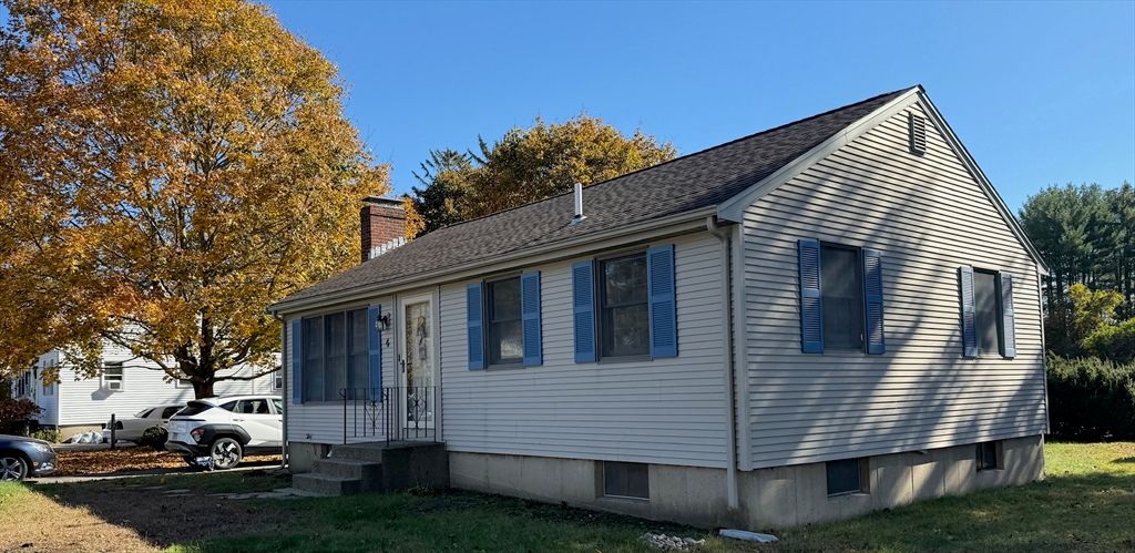 4 Munroe Dr, Plainville, MA 02762