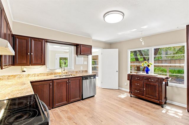 606 Harmons WAY, San Marcos, TX 78666