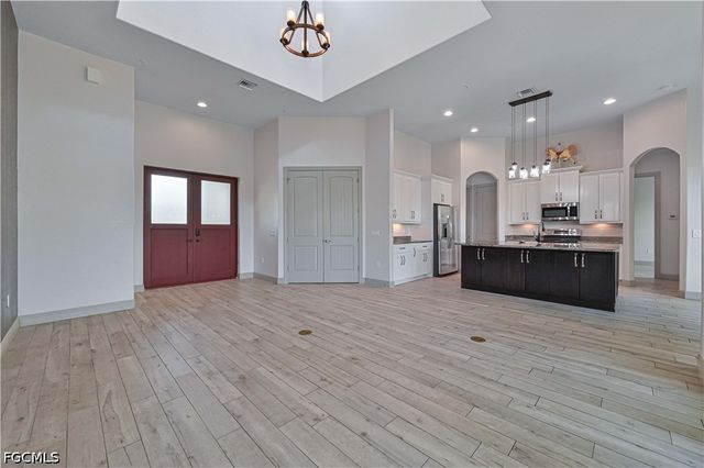 18111 Riverchase CT, Alva, FL 33920