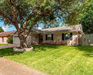 9807 Catlett Lane, La Porte, TX 77571
