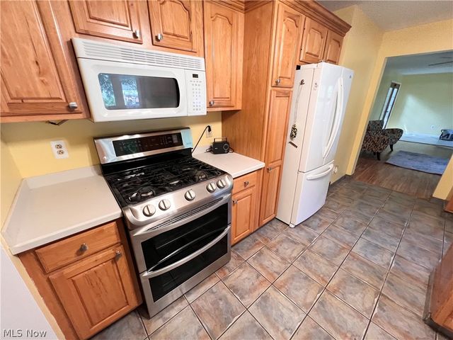 24104 Smith Avenue, Westlake, OH 44145