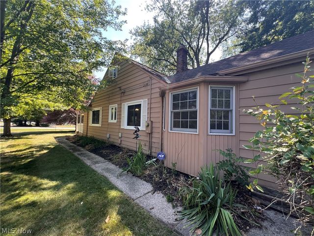 24104 Smith Avenue, Westlake, OH 44145