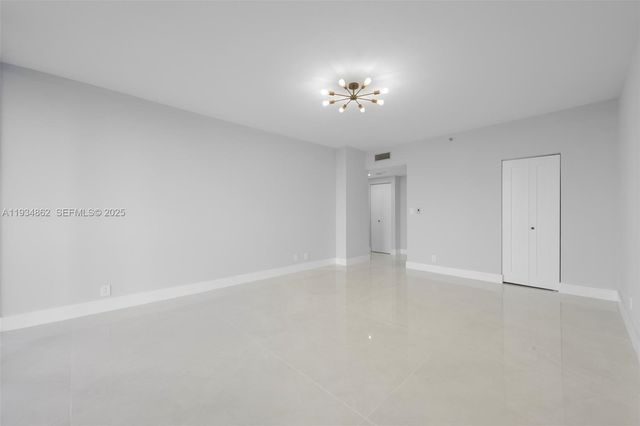 20281 E Country Club Drive 501, Aventura, FL 33180