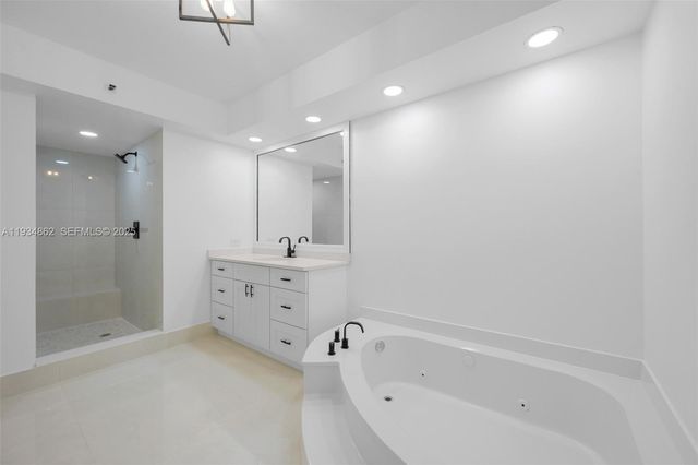 20281 E Country Club Drive 501, Aventura, FL 33180
