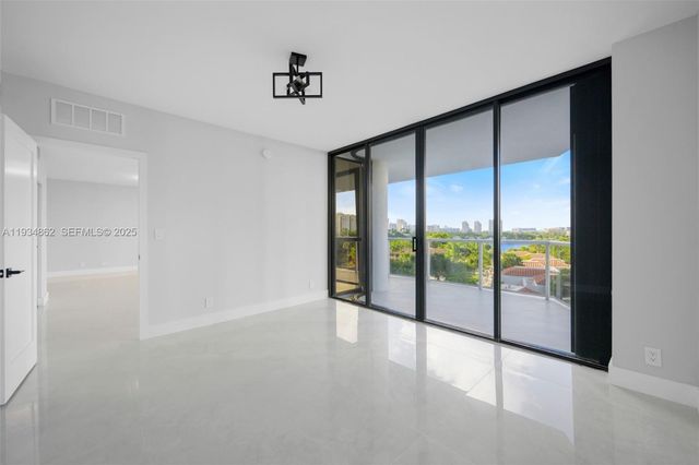 20281 E Country Club Drive 501, Aventura, FL 33180