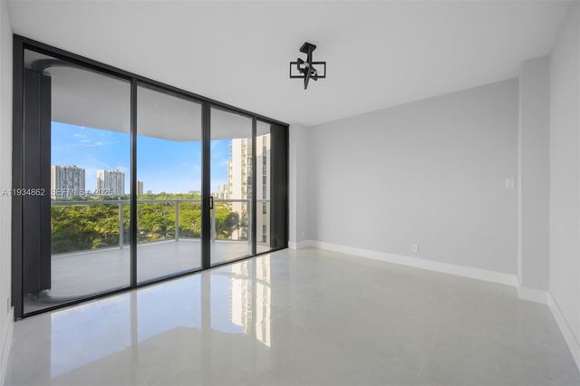 20281 E Country Club Drive 501, Aventura, FL 33180