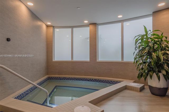 20281 E Country Club Drive 501, Aventura, FL 33180