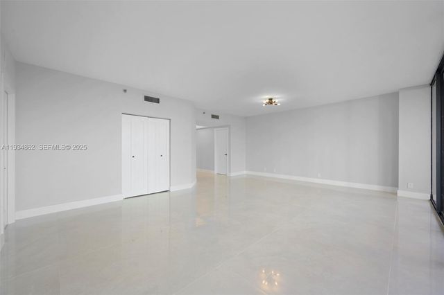 20281 E Country Club Drive 501, Aventura, FL 33180