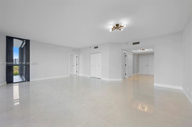 20281 E Country Club Drive 501, Aventura, FL 33180