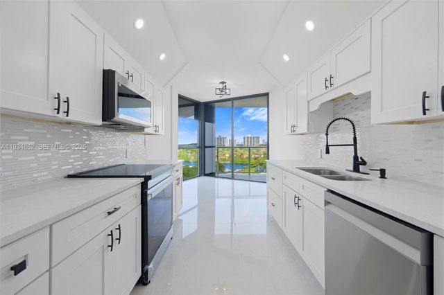 20281 E Country Club Drive 501, Aventura, FL 33180