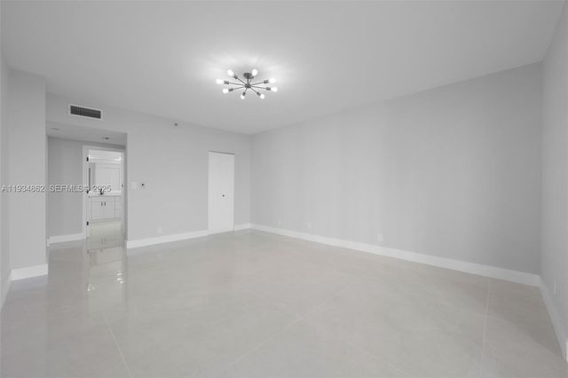 20281 E Country Club Drive 501, Aventura, FL 33180