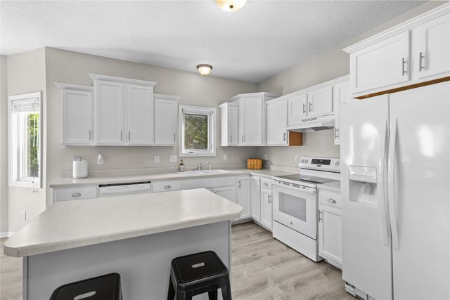12204 Valdez Drive, Urbandale, IA 50323