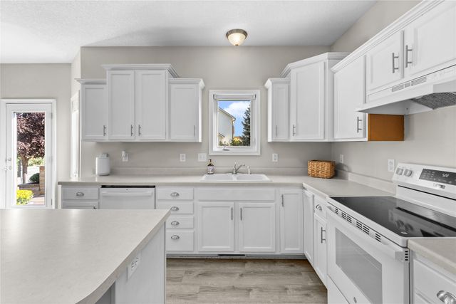 12204 Valdez Drive, Urbandale, IA 50323
