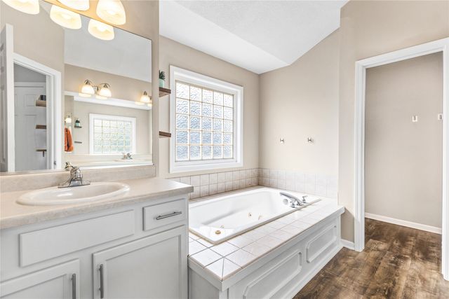 12204 Valdez Drive, Urbandale, IA 50323