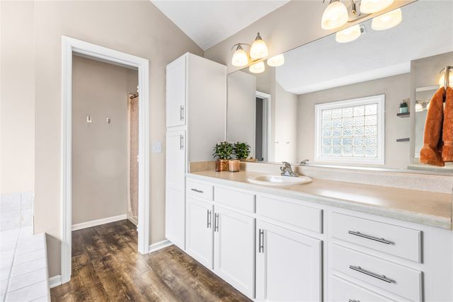 12204 Valdez Drive, Urbandale, IA 50323