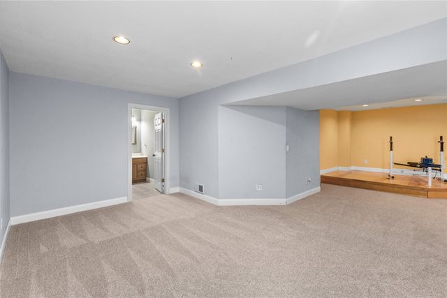 12204 Valdez Drive, Urbandale, IA 50323