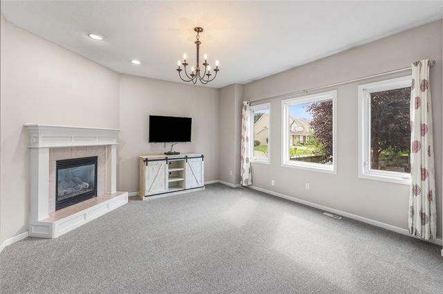 12204 Valdez Drive, Urbandale, IA 50323