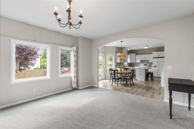 12204 Valdez Drive, Urbandale, IA 50323