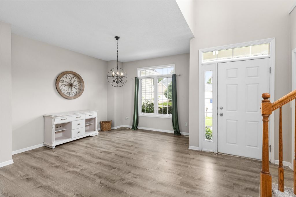 12204 Valdez Drive, Urbandale, IA 50323