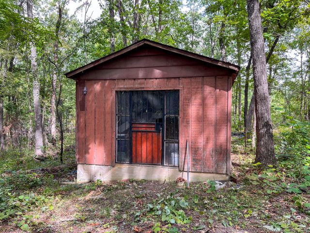 10140 County Road 6610, West Plains, MO 65775