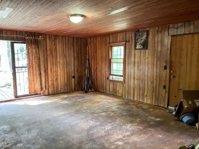 10140 County Road 6610, West Plains, MO 65775