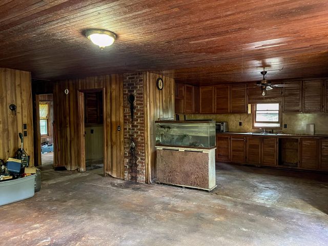 10140 County Road 6610, West Plains, MO 65775
