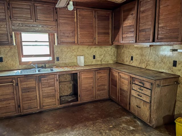 10140 County Road 6610, West Plains, MO 65775