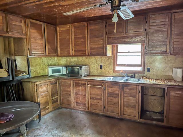 10140 County Road 6610, West Plains, MO 65775