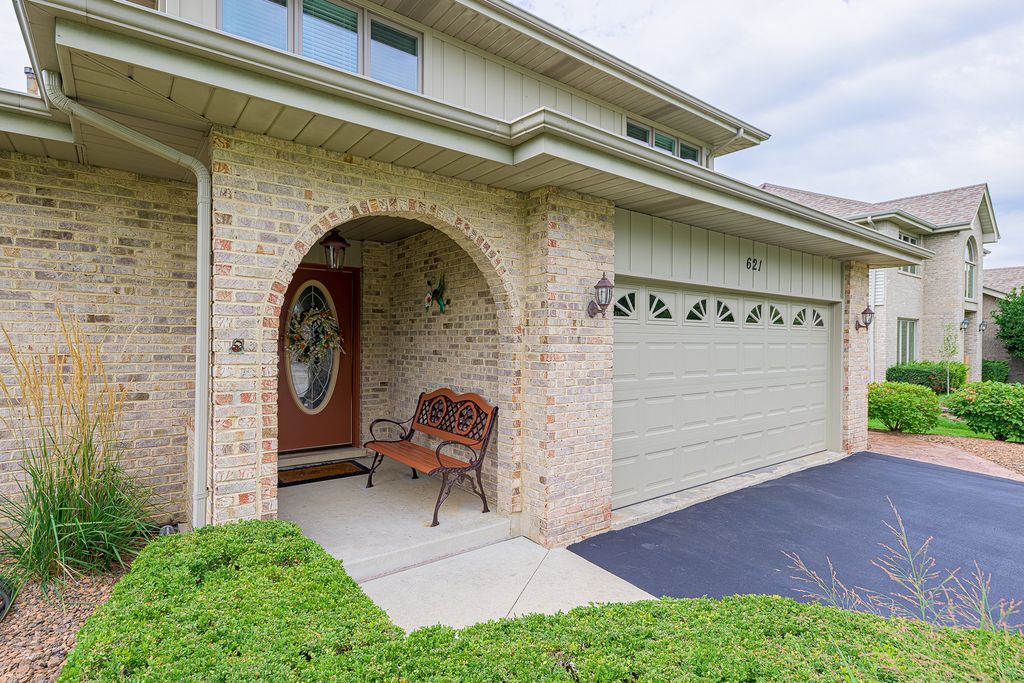 621 Vanderbilt Drive, New Lenox, IL 60451 — photo 2