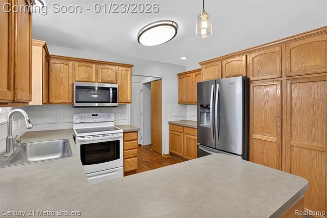 11452 Whitaker Road, Fenton, MI 48430