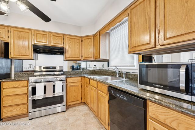 7 Thomas Street, Toms River, NJ 08753