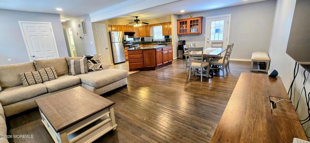 7 Thomas Street, Toms River, NJ 08753