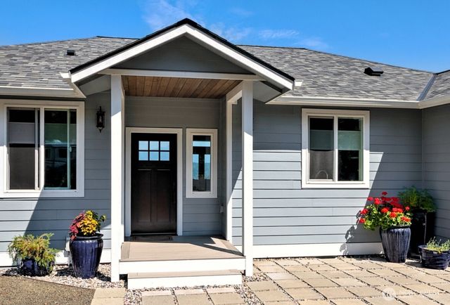 551 E Hyland Drive, Union, WA 98592