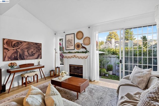 551 Saint John St, Pleasanton, CA 94566