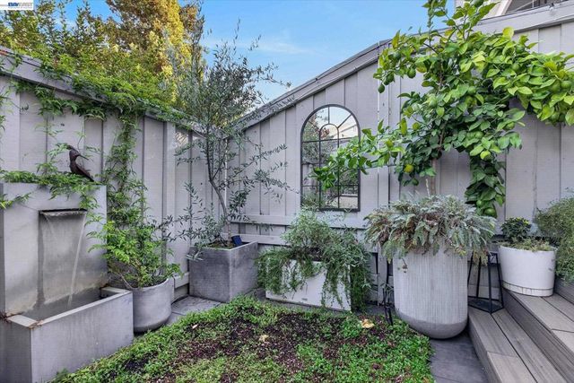 551 Saint John St, Pleasanton, CA 94566