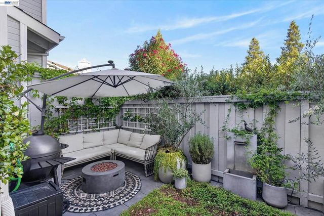 551 Saint John St, Pleasanton, CA 94566