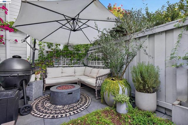 551 Saint John St, Pleasanton, CA 94566