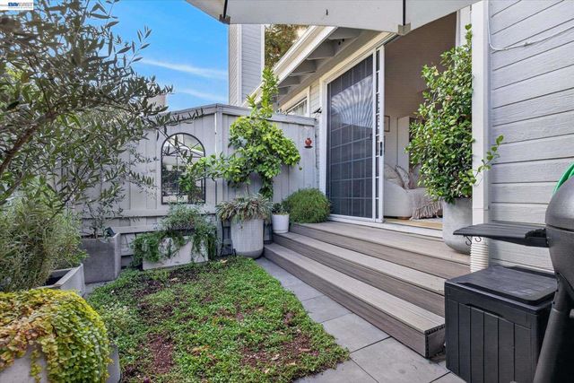 551 Saint John St, Pleasanton, CA 94566