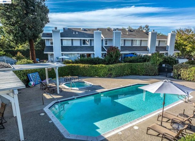 551 Saint John St, Pleasanton, CA 94566