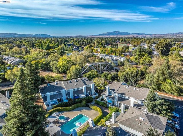 551 Saint John St, Pleasanton, CA 94566