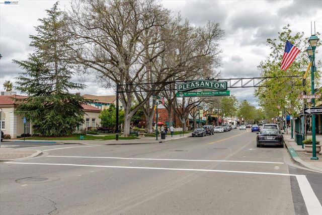 551 Saint John St, Pleasanton, CA 94566
