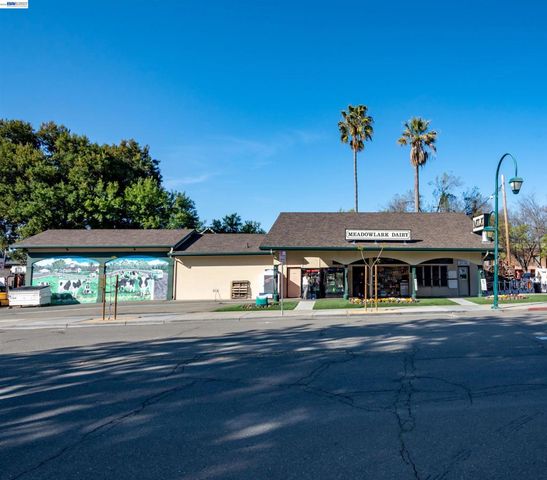 551 Saint John St, Pleasanton, CA 94566