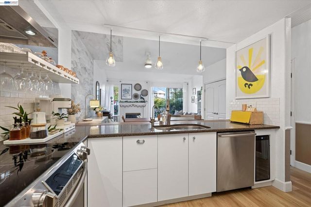 551 Saint John St, Pleasanton, CA 94566