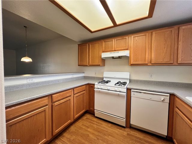 833 Aspen Peak Loop 214, Henderson, NV 89011