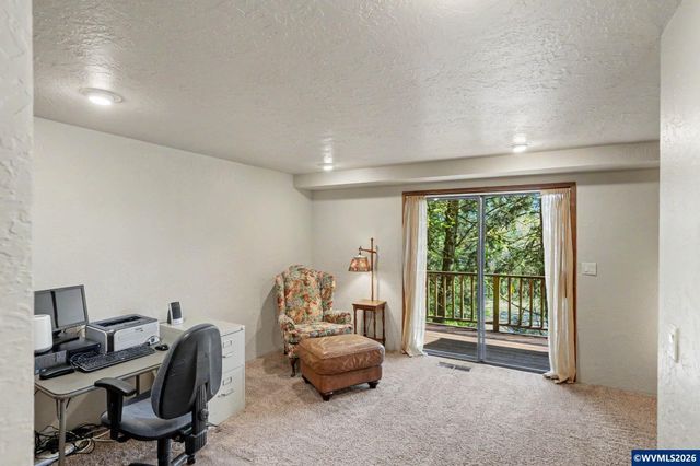 9855 Liberty Rd S, Salem, OR 97306