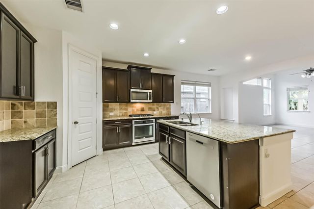 2206 Hidden Meadow Lane, Pearland, TX 77089